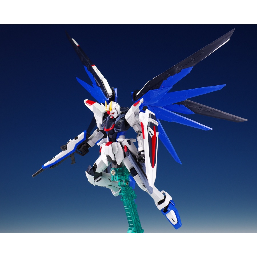Mô hình lắp ráp Gunpla RG 1/144 ZGMF-X10A Freedom Gundam  Bandai Japan