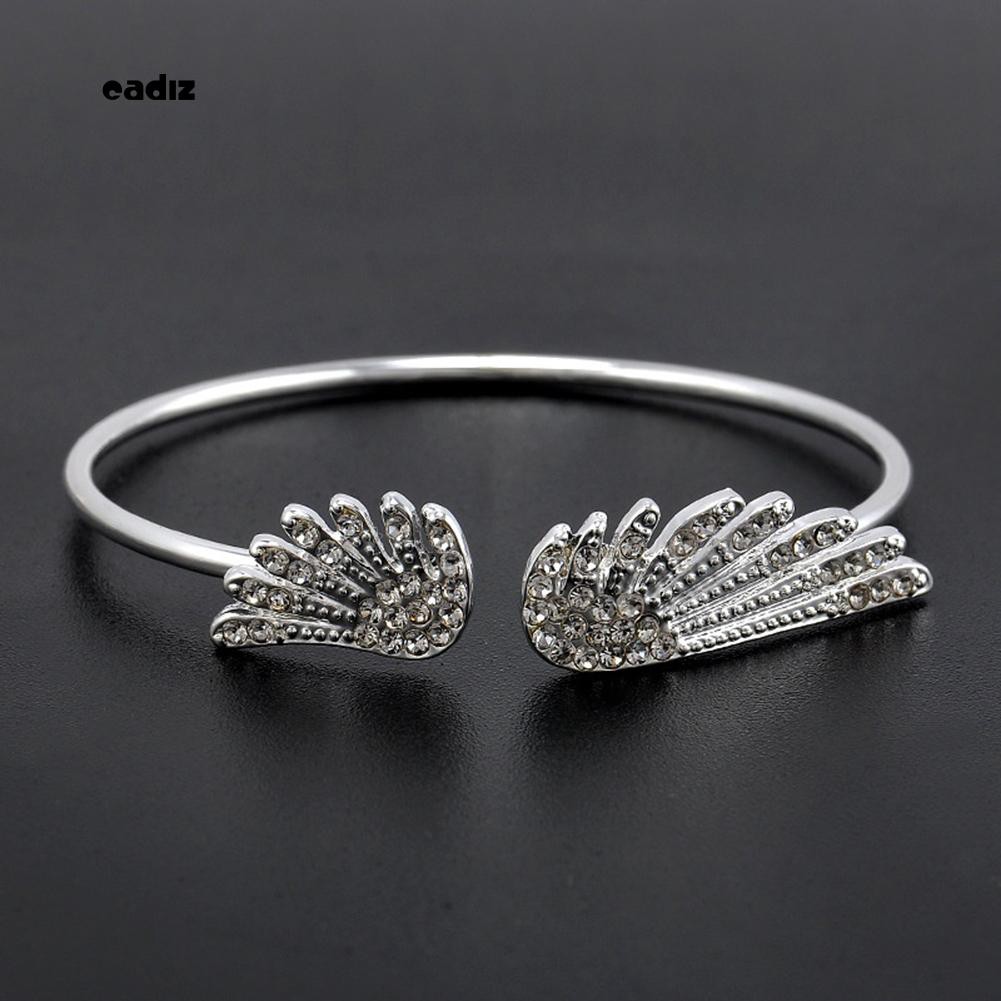 Vòng tay mặt hình cánh thiên thần đính đá