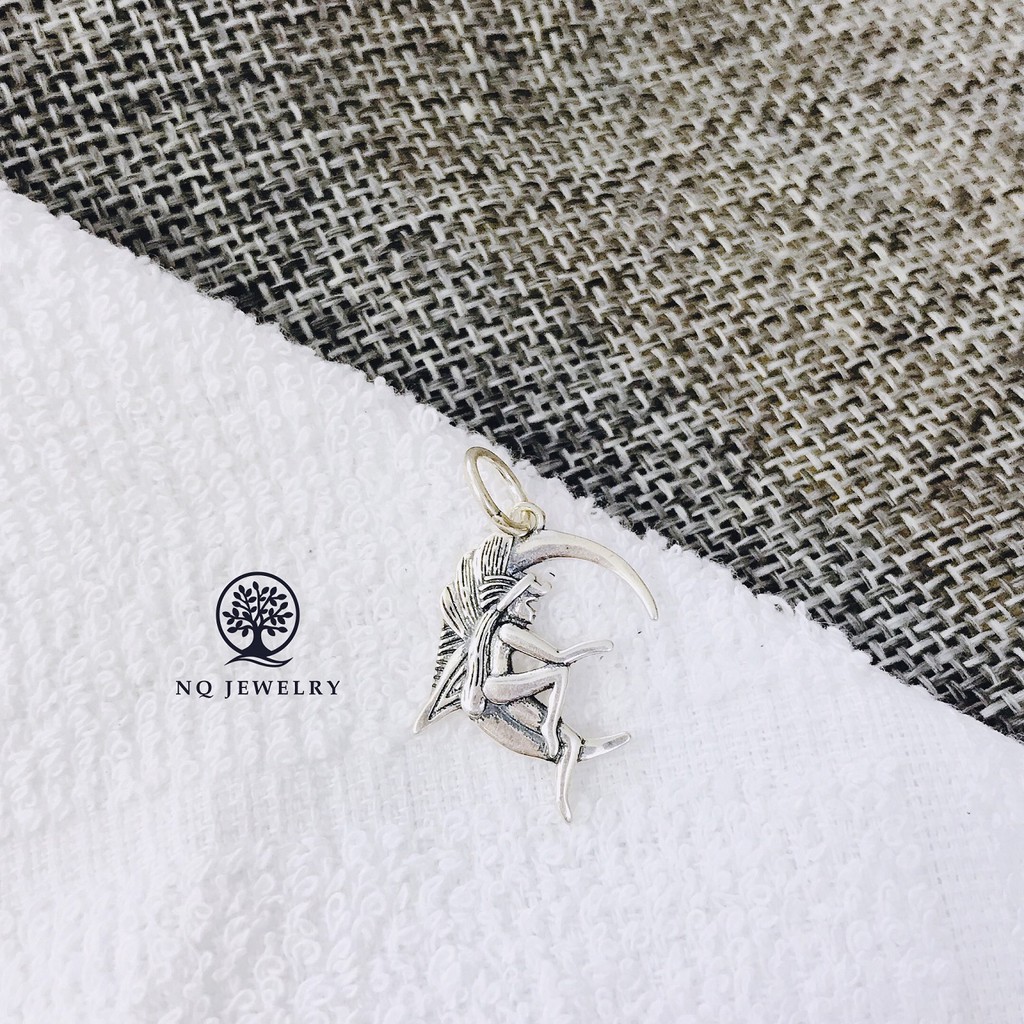 Charm bạc hình thiên thần ngồi trên mặt trăng treo - NQ Jewelry