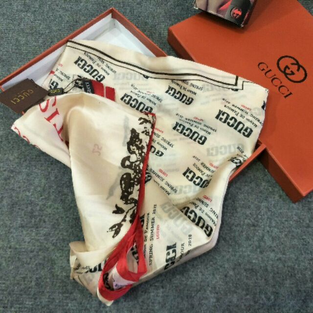 Khăn quàng cổ tơ lụa