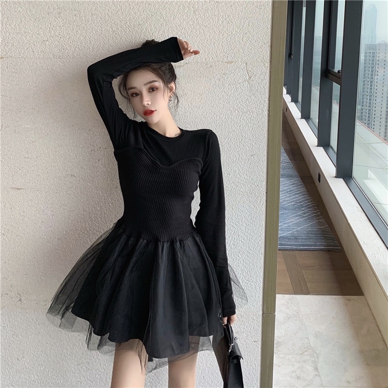 Váy liền đuôi xoè bồng bềnh tạo đường eo cong tôn dáng