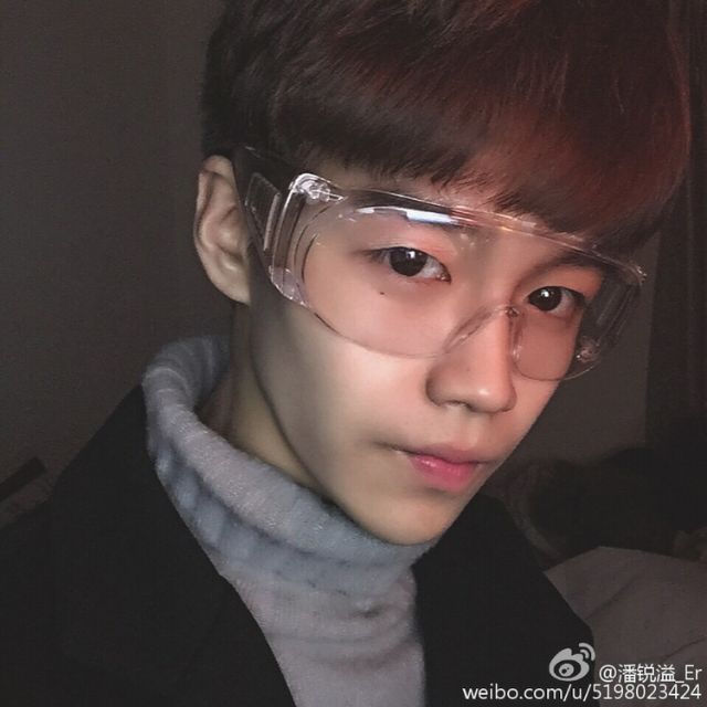 Kính thời trang bảo hộ chống bụi an toàn | BigBuy360 - bigbuy360.vn