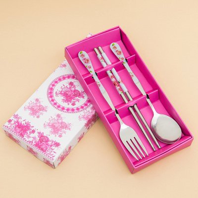 SET 3 Món ( Muỗng + Đũa + Thìa ) Inox Họa Tiết Nhiều Màu Kèm Hộp Giấy