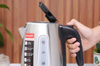 Ấm đun siêu tốc Sharp 1.5 lít EKJ-15EVS-ST