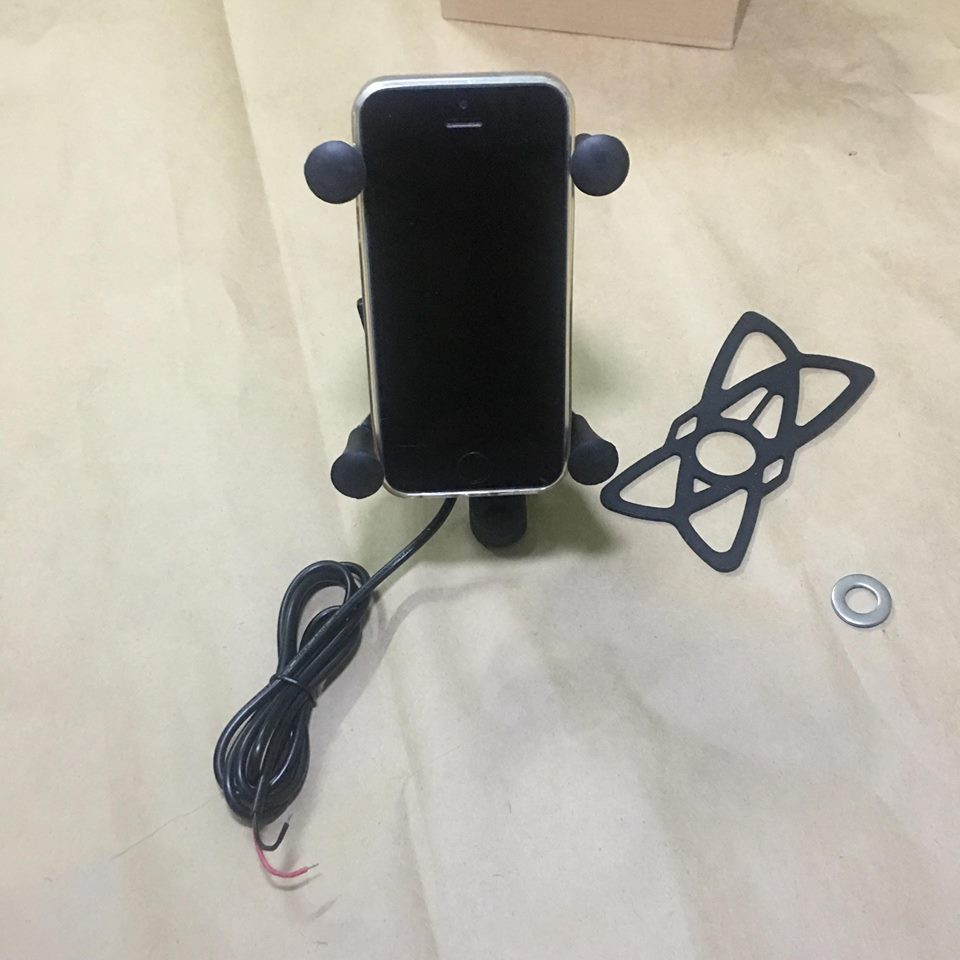 Giá đỡ điện thoại có sạc loại chân nhựa