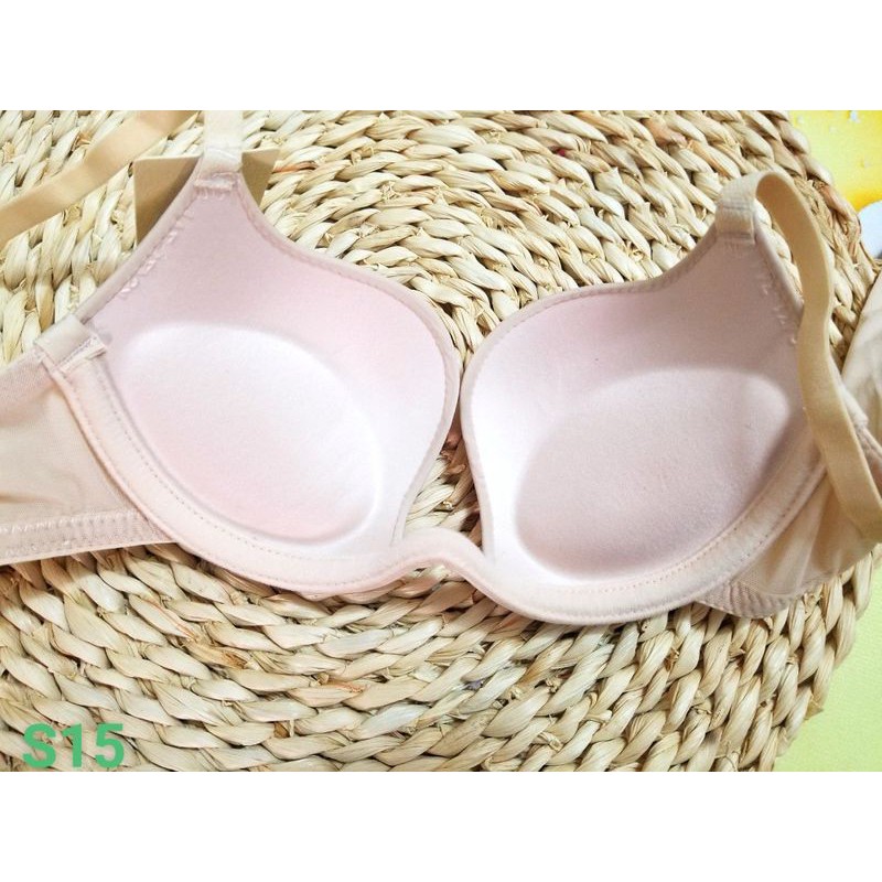 ÁO LÓT NỮ CÓ GỌNG ĐỊNH HÌNH mặc cùng váy khoét sâu ngực sexy | BigBuy360 - bigbuy360.vn