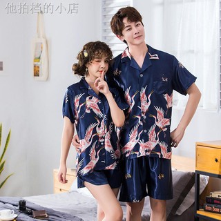 Bộ đồ ngủ bằng lụa xinh xắn dành cho các cặp đôi