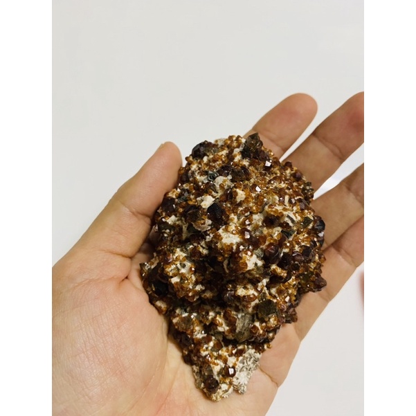 Đá garnet cộng sinh smocky