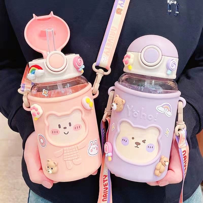 Bình nước cho bé đi học chịu nhiệt tốt Baby-S, Bình uống nước cho bé có ống hút tặng kèm túi silicon và dây đeo - SBN013