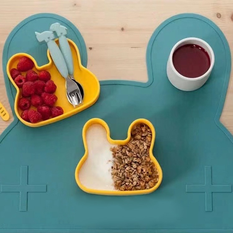 Bát ăn dặm có nắp silicone cho bé