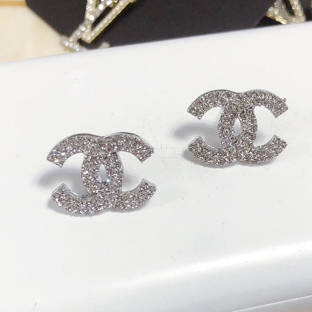 Khuyên Tai Dạng Tròn Bằng Thép Titan In Logo Thời Trang Dành Cho Nữ