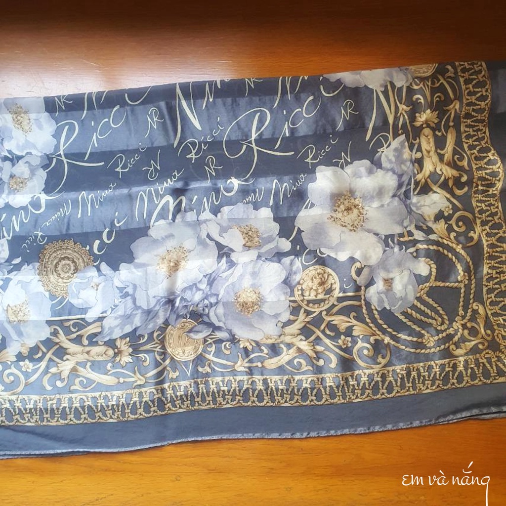 Khăn lụa vintage Nhật. Hiệu Nina Ricci không còn lạ lẫm với các nàng yêu vintage. Chất lụa 100% - Em và nắng