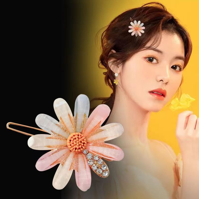 Kẹp Tóc Hình Hoa Cúc Đính Đá Nhiều Màu Sắc Thời Trang Hàn Quốc