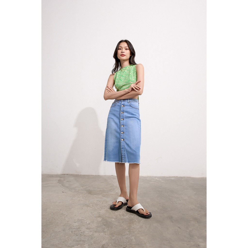 Áo croptop Maybi ôm hoạ tiết xanh lá không tay cột nơ sau