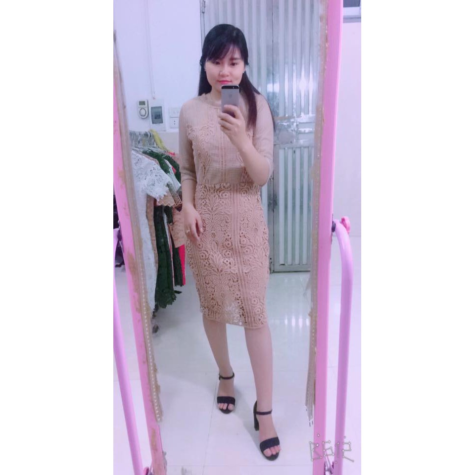 Đầm ren ôm body thiết kế màu nude