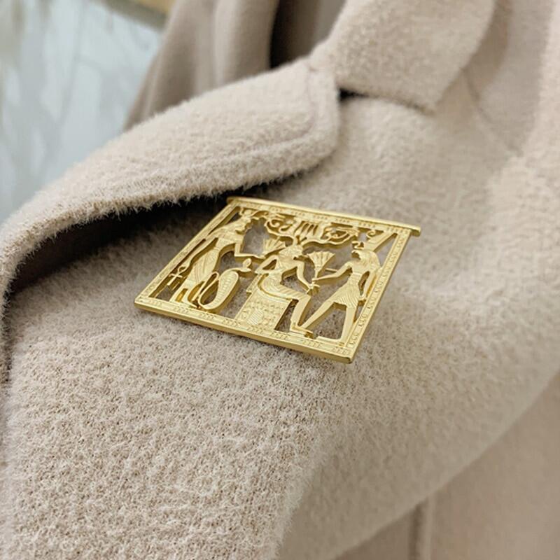 Huy Hiệu Cài Áo Hình Cung Điện Baroque Đính Ngọc Trai Giả