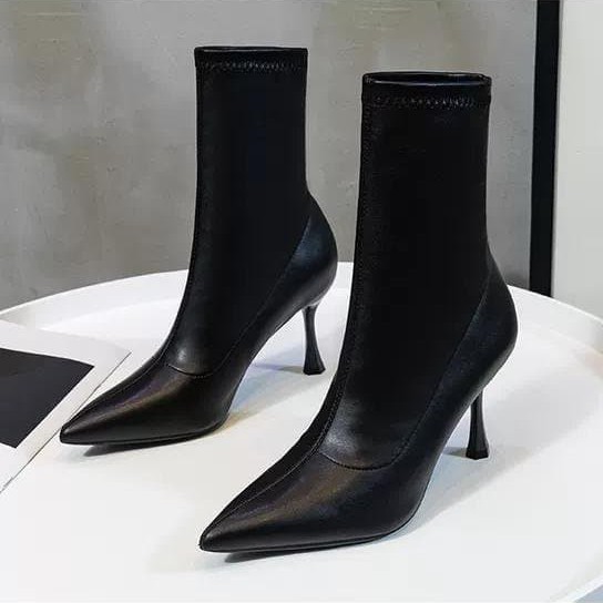 (Bảo hành 12 tháng) Giày boots cao gót nữ cổ cao gót mảnh thời trang cao cấp 8cm 2 màu Đen Trắng - chuẩn form y hình