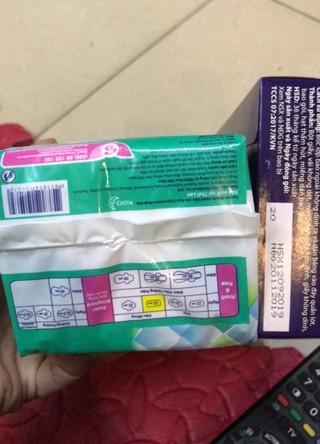 TẶNG 03 miếng đêm khi mua BVS FRESH&amp; free laurier 20 miếng giá bìa 39k/35k băng vệ sinh