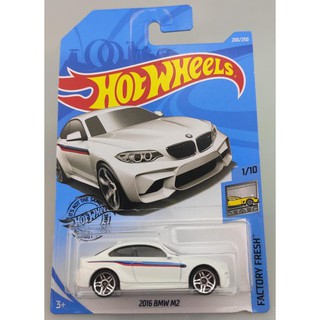 Xe mô hình Hot Wheels ’16 BMW M2 FYC10