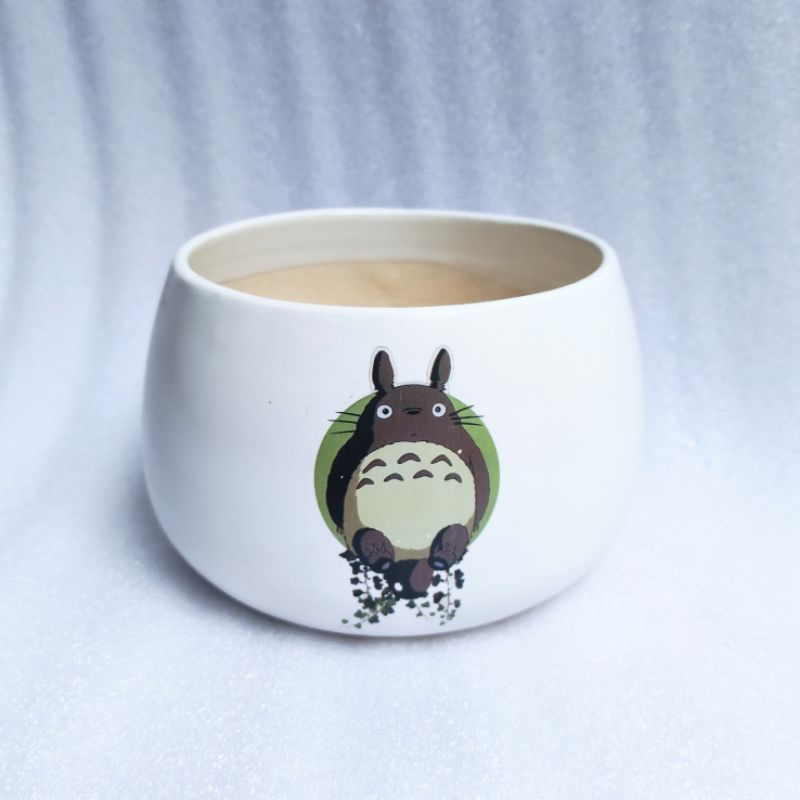 Chậu tròn hạt dẻ in hình cỡ S2, có đĩa hứng nước, chậu phù hợp trồng cây văn phòng, sen đá, xương rồng