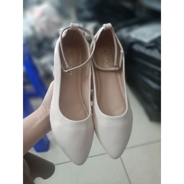 Giày bệt quai cài xinh xắn