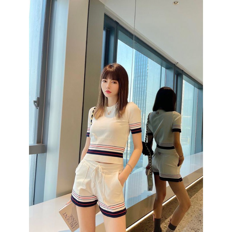 set trang phục nũe áo thun len mỏng ngắn tay cổ tròn+quần đùi cạp chun thom Browne