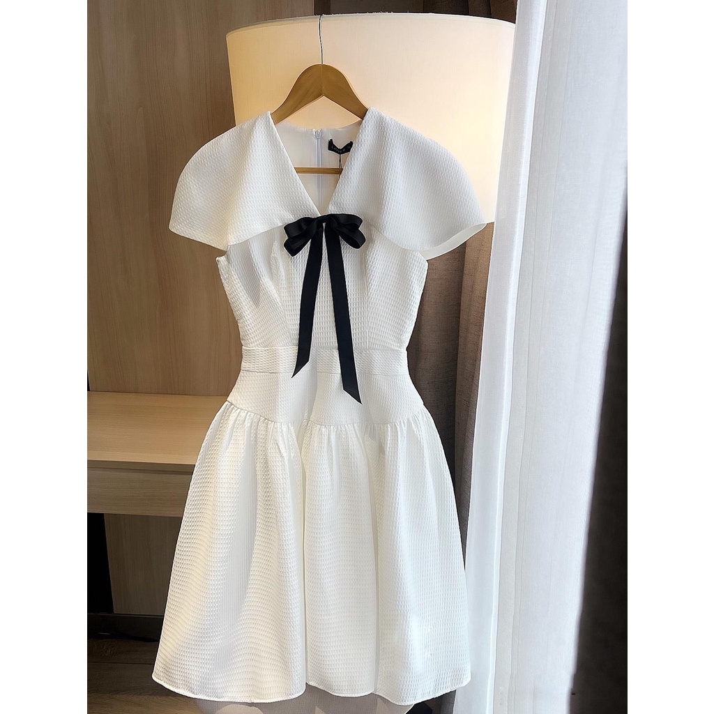Đầm xòe đi dự tiệc cưới cổ V, màu trắng thanh lịch - dành cho các nàng công sở -  Rolly