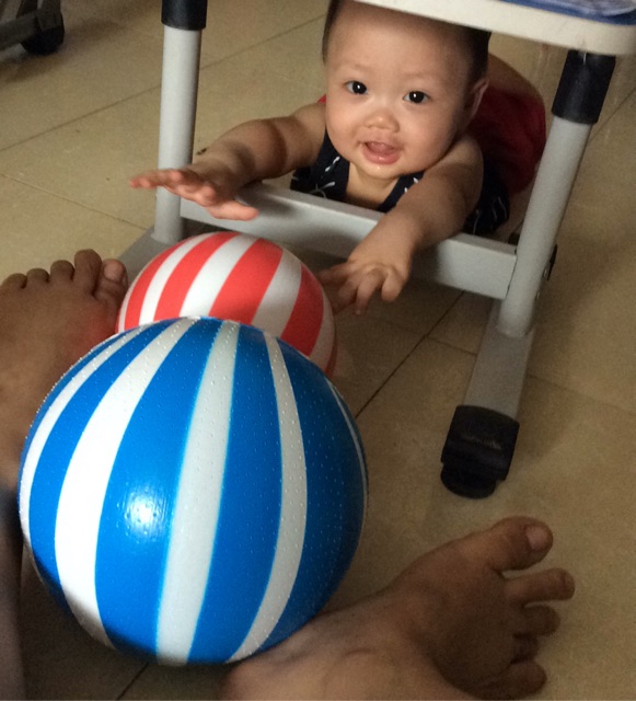 Bóng nhựa sọc xanh và đỏ