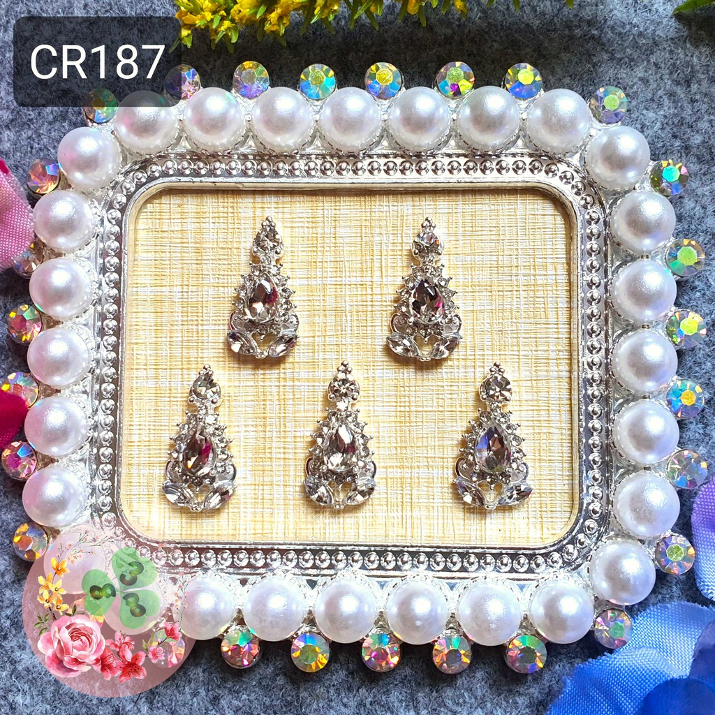 Mã CR061 - CR187 . Charm kim loại đính đá trang trí móng siêu xinh.