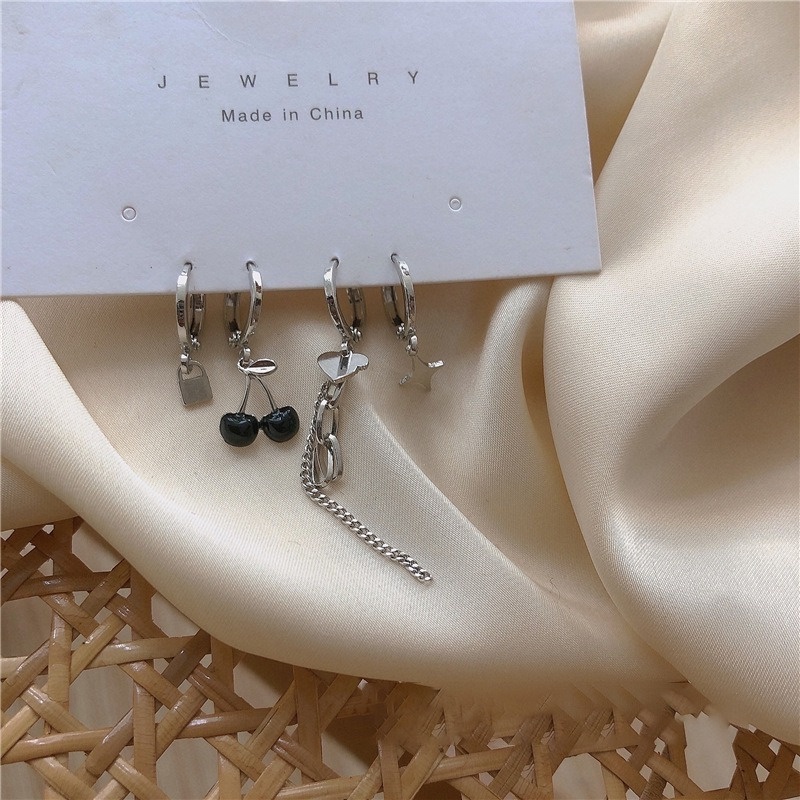 Set 4 / 6 Khuyên Tai Bạc Tua Rua Hình Trái Tim Màu Đen Thời Trang Cho Nữ