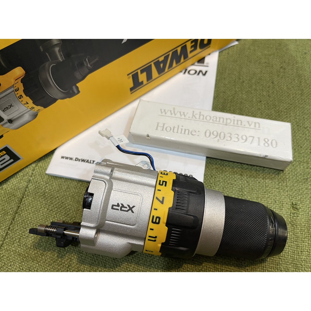Đầu máy khoan pin Dewalt DCD999
