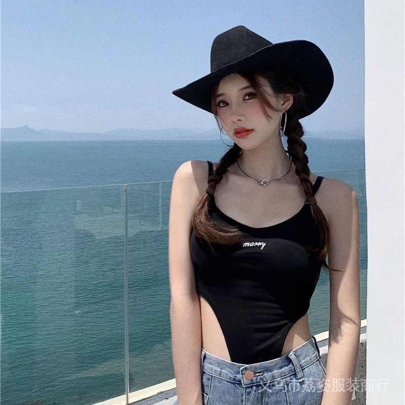Jumpsuit Hai Dây Màu Đen Thêu Chữ Phong Cách Âu Mỹ Cá Tính Cho Nữ | BigBuy360 - bigbuy360.vn