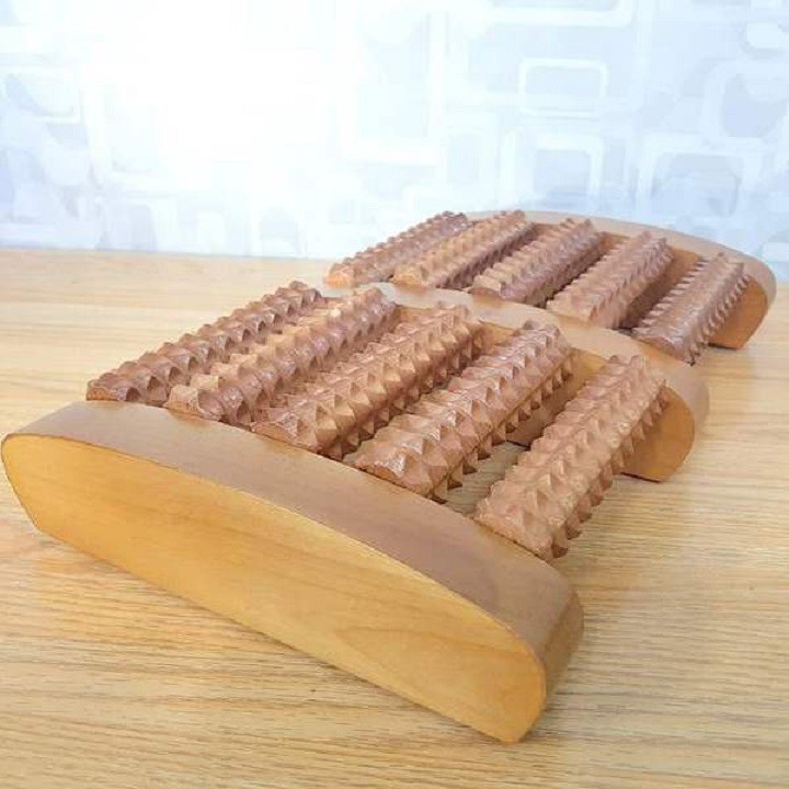Bàn lăn massage chân 5 hàng đại bằng gỗ cao su tự nhiên bền, chắc chắn