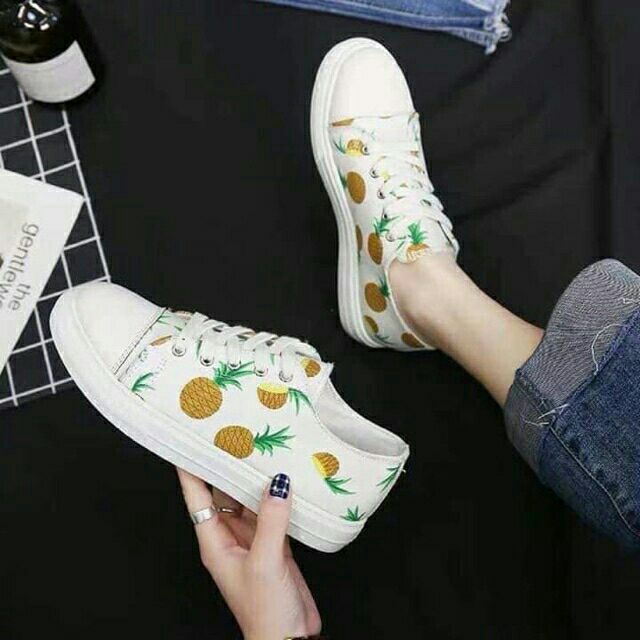 Giày dứa , dâu tây