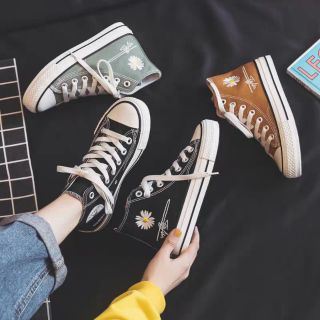 Giày cao cổ nữ thêu hoa cúc mới
