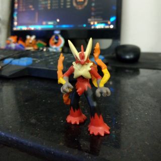 Mô hình pokemon_Tart Mega Blaziken