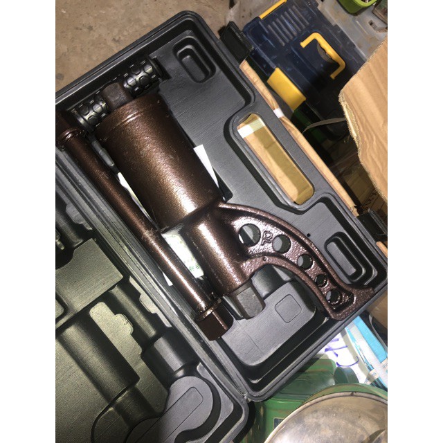 Tháo lốp ô tô bộ to và bộ nhỏ