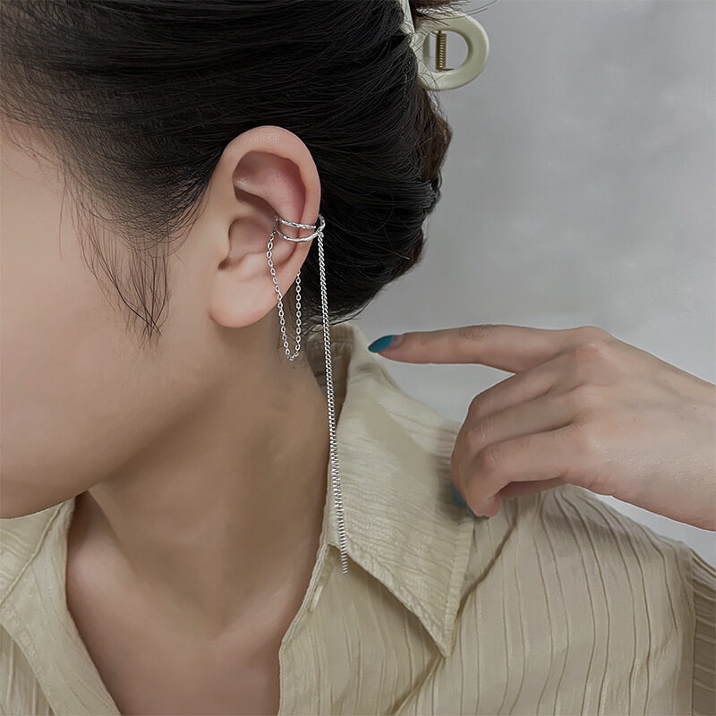 Khuyên Tai Dạng Kẹp Dáng Dài Không Đối Xứng Thiết Kế Đơn Giản Màu Sắc Bạc