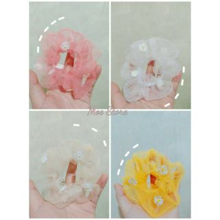 Cột tóc scrunchies hoa cúc 4 sắc thái