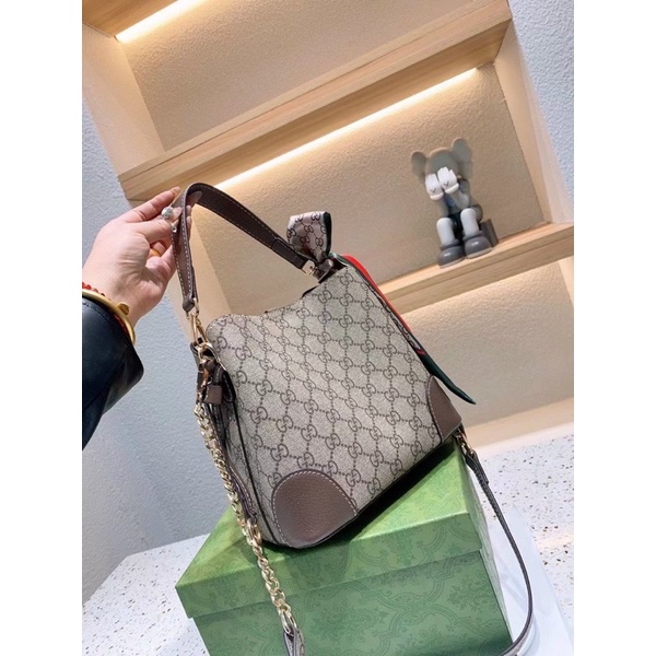 Túi xách nữ hàng siêu cấp đẹp từng chi tiết, size 25cm. Hàng fullbox đầy đủ giấy tờ bill hãng.