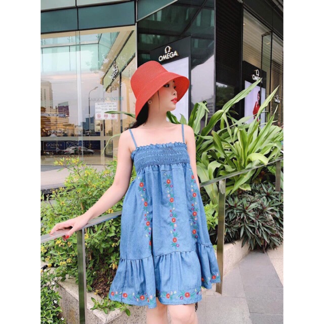 Đầm suông jean denim đuôi cá thêu hoa 2 dây
