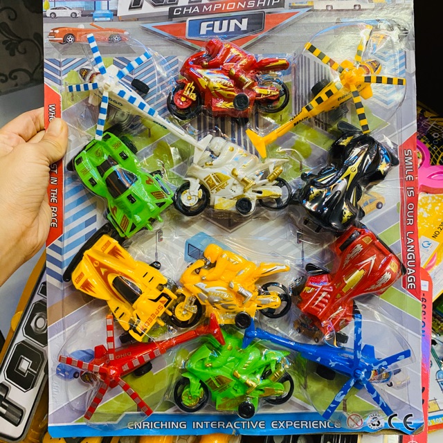 Vỉ đồ chơi máy bay và xe cho bé