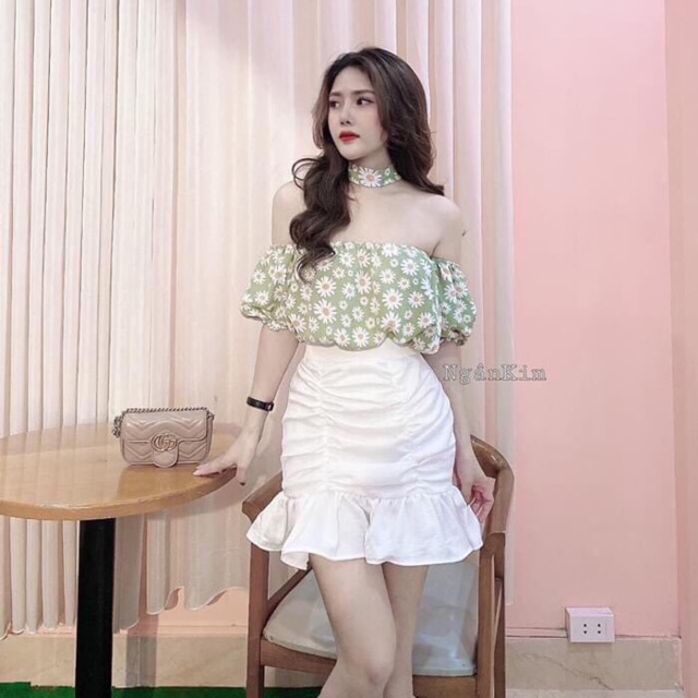 Áo trễ vai hoa cúc kèm vòng cổ (hình chụp thật chụp riêng áo)