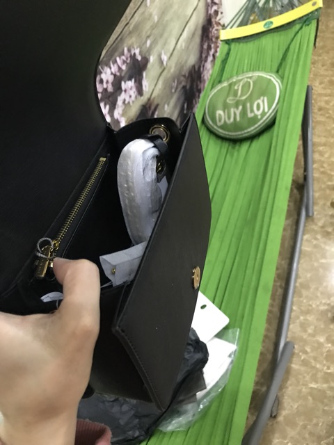 Túi charles and keith xích to authentic
