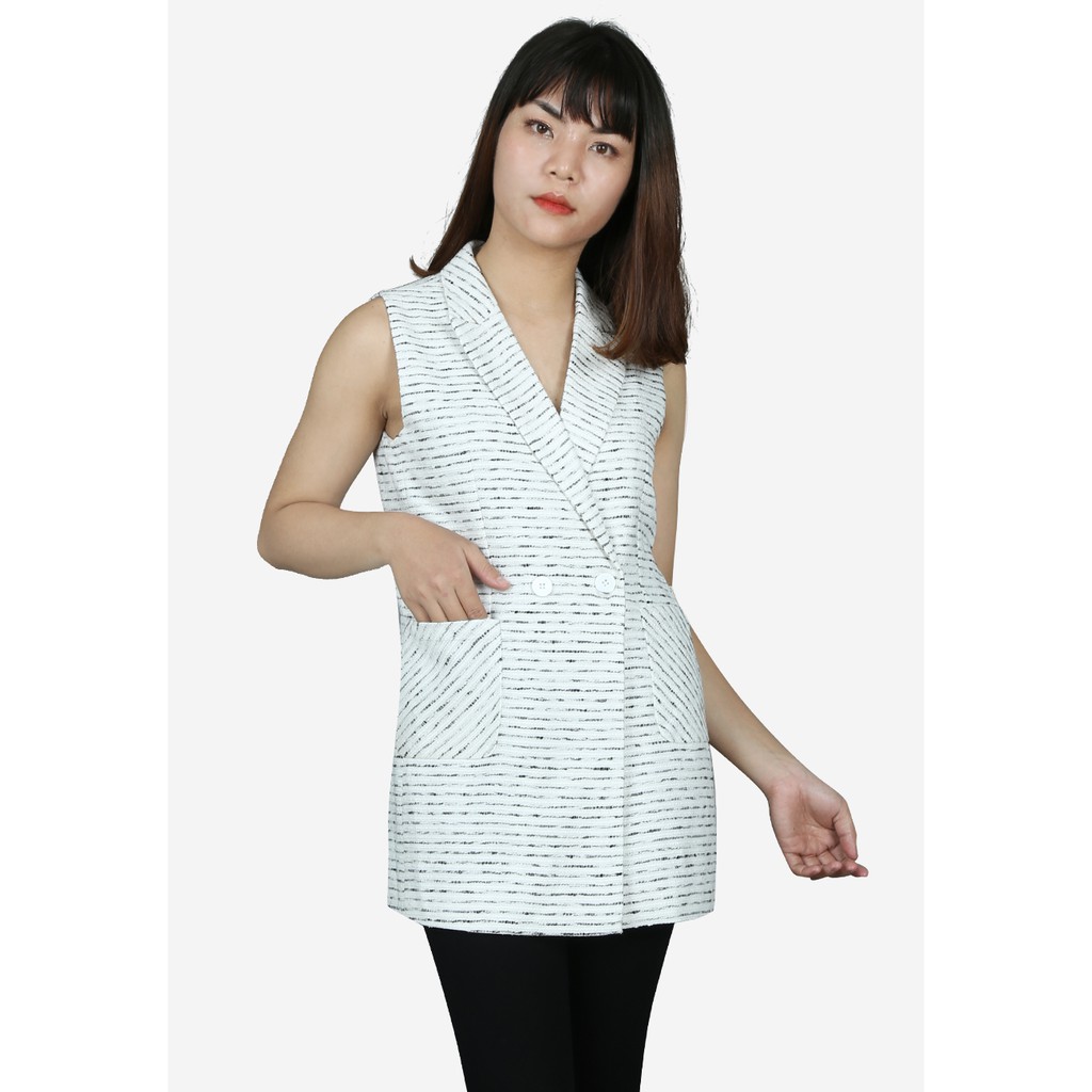 Áo blazer sát nách tếch trắng kẻ đen dáng ngắn cổ 2 ve túi vuông 2 khuy ngang The One Fashion AVB0822TRDE
