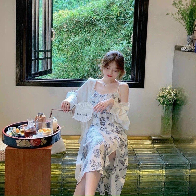 Set đầm midi họa tiết và áo khoác xinh xắn