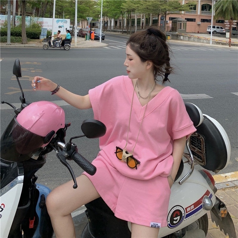 Set áo thun tay ngắn cổ chữ V thắt dây sau lưng và quần đùi ống rộng nữ tính thời trang