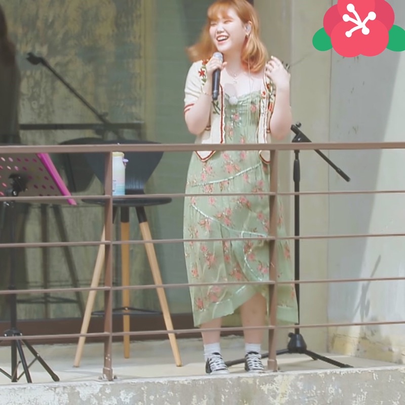 Áo len thêu hoa giống Umji VIVIZ, Suhyun AKMU