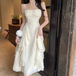 Đầm maxi tiểu thư nhiều tầng hai dây hở lưng phong cách Vintage