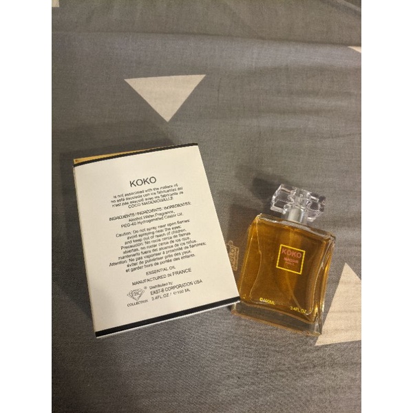 nước hoa nhập hàng trưng bày bỏ mẫu